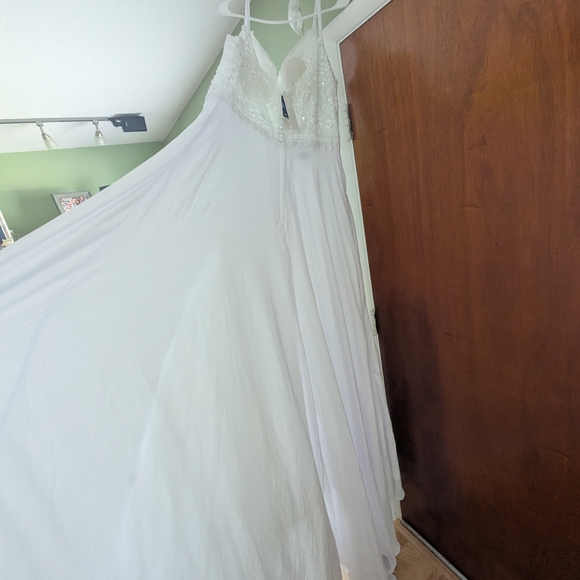 Elegant White Lace & Beaded Wedding Gown - Picture 3 of 12